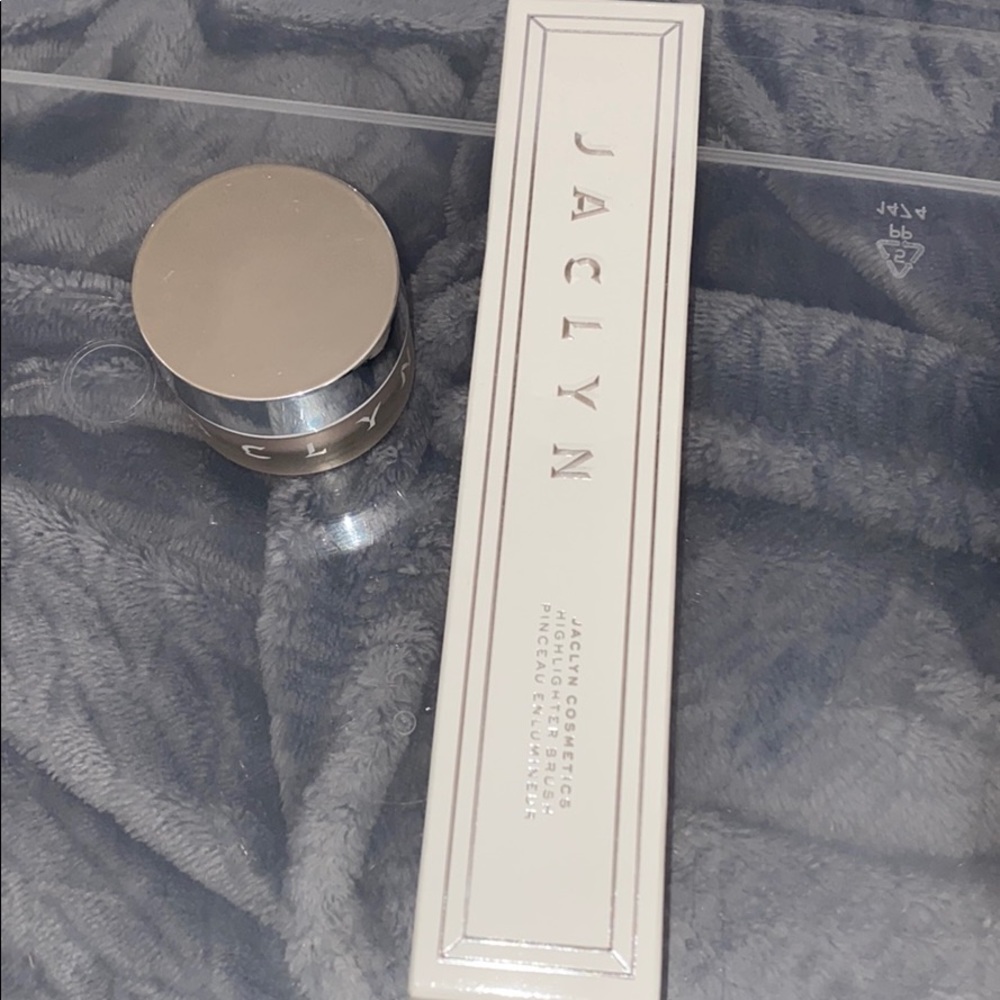 Jaclyn Cosmetics Bomb Highlighter and Brush